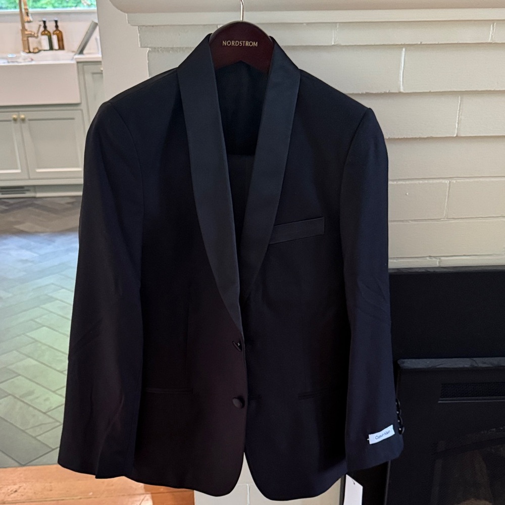 NWT Calvin Klein Kids Black Tuxedo Set (size 12)
